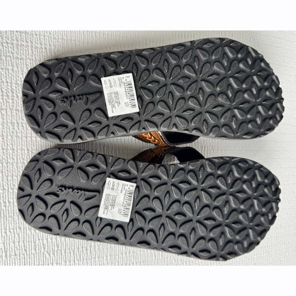 Collection by Clarks Fenner Nerice Women’s Brown Faux Leather Flip Flops Size 8 - Picture 9 of 10